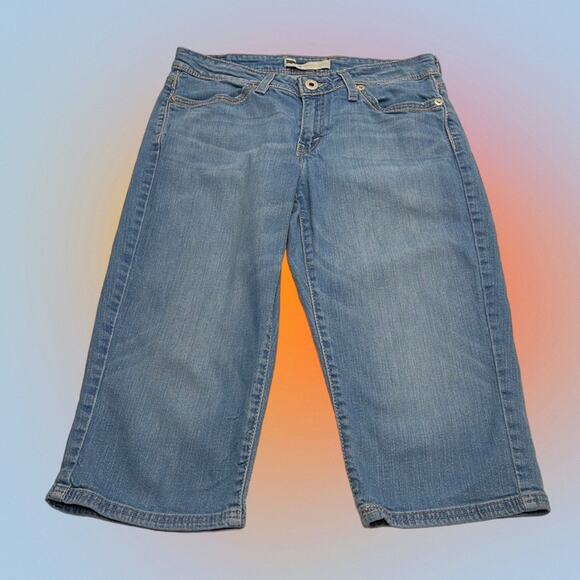 LEVI’S Women’s 10 Capri Length Blue Jeans - Picture 1 of 3